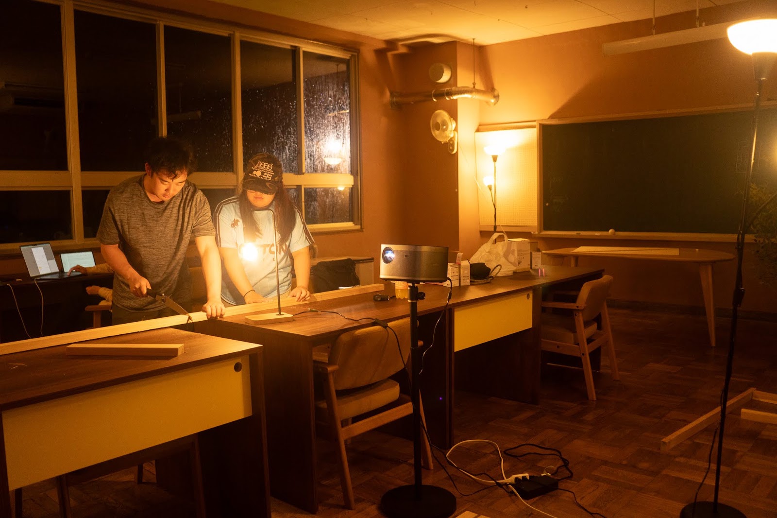 夜の作業
